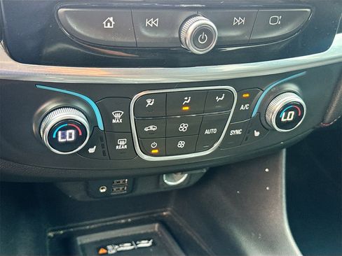 Used 2022 Chevrolet Traverse RS image 16