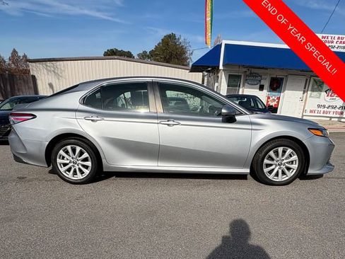 Used 2019 Toyota Camry LE image 6