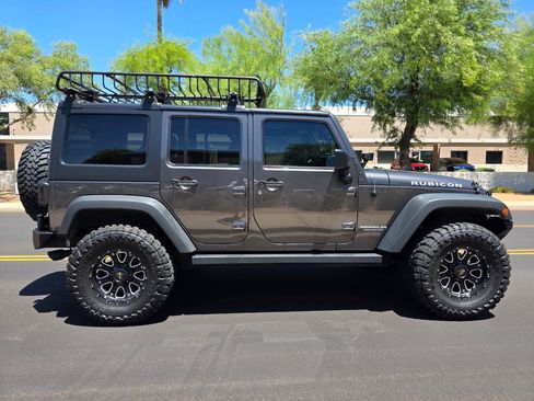 Used 2014 Jeep Wrangler Unlimited Rubicon w/ Connectivity Group AWD/4WD image 5