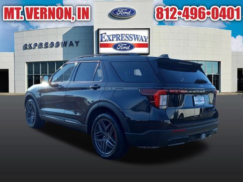 Used 2025 Ford Explorer ST-Line w/ ST-Line Street Pack AWD/4WD image 9