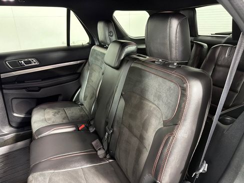 Used 2018 Ford Explorer XLT w/ Equipment Group 202A AWD/4WD image 20