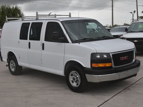 Used 2017 GMC Savana 2500 RWD image 1
