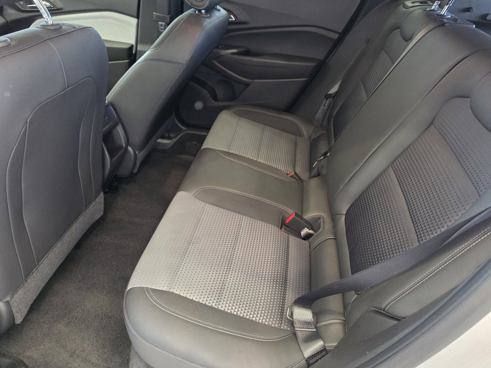 Used 2025 Chevrolet Trax LT FWD image 18