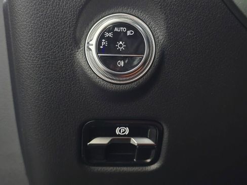 Used 2024 Mercedes-Benz C 300 4MATIC Sedan image 35