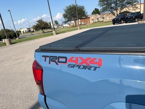 Used 2019 Toyota Tacoma TRD Sport AWD/4WD image 12