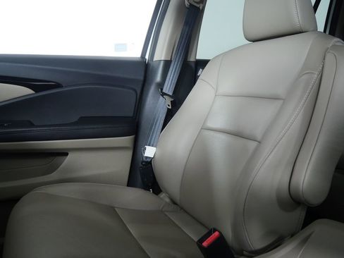 Used 2017 Honda Pilot Touring image 30