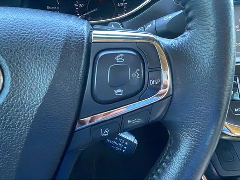 Used 2017 Toyota Avalon XLE Premium image 25