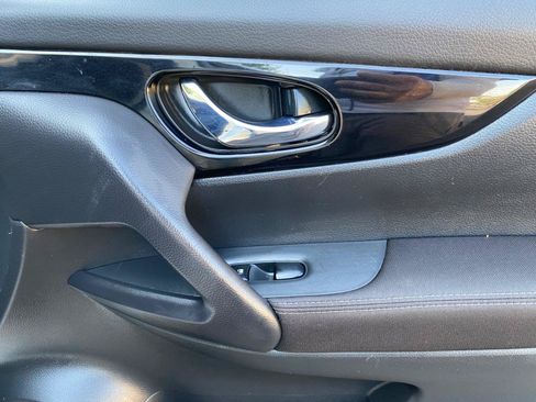 Used 2018 Nissan Rogue Sport AWD image 44