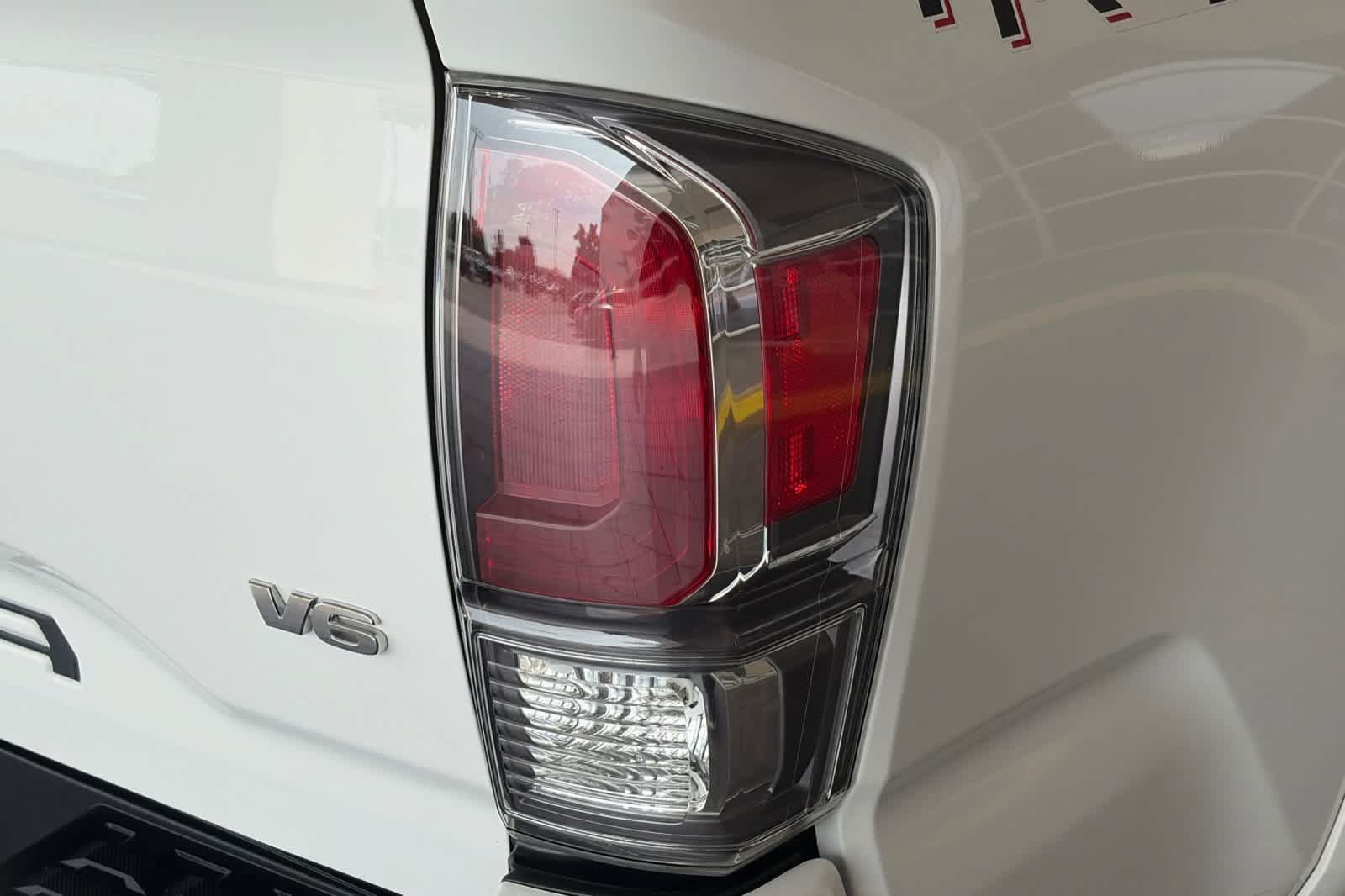 Used 2020 Toyota Tacoma TRD Sport w/ Technology Package AWD/4WD image 29