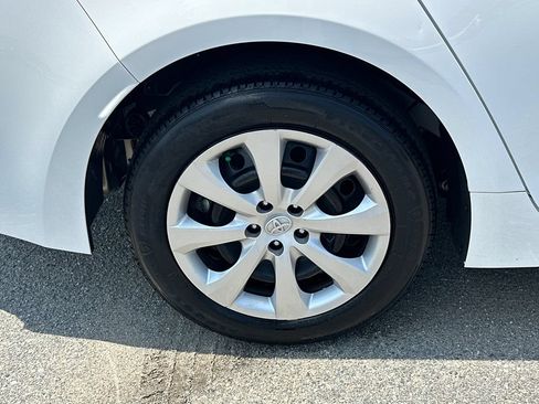 Used 2025 Toyota Corolla LE FWD image 17