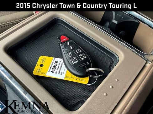 Used 2015 Chrysler Town & Country Touring-L w/ Driver Convenience Group image 36