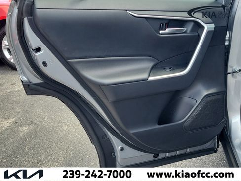 Used 2021 Toyota RAV4 XLE w/ Convenience Package FWD image 17