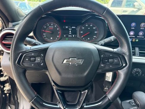 Used 2024 Chevrolet Trax RS FWD image 13