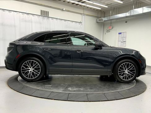 Used 2025 Porsche Macan Electric image 8