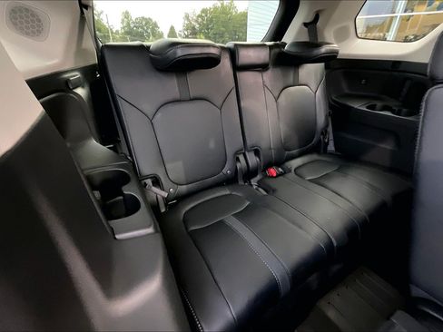 Used 2025 Honda Pilot Touring image 27