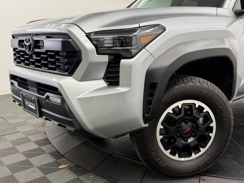Certified 2024 Toyota Tacoma TRD Off-Road w/ TRD Off Road Upgrade Package AWD/4WD image 4