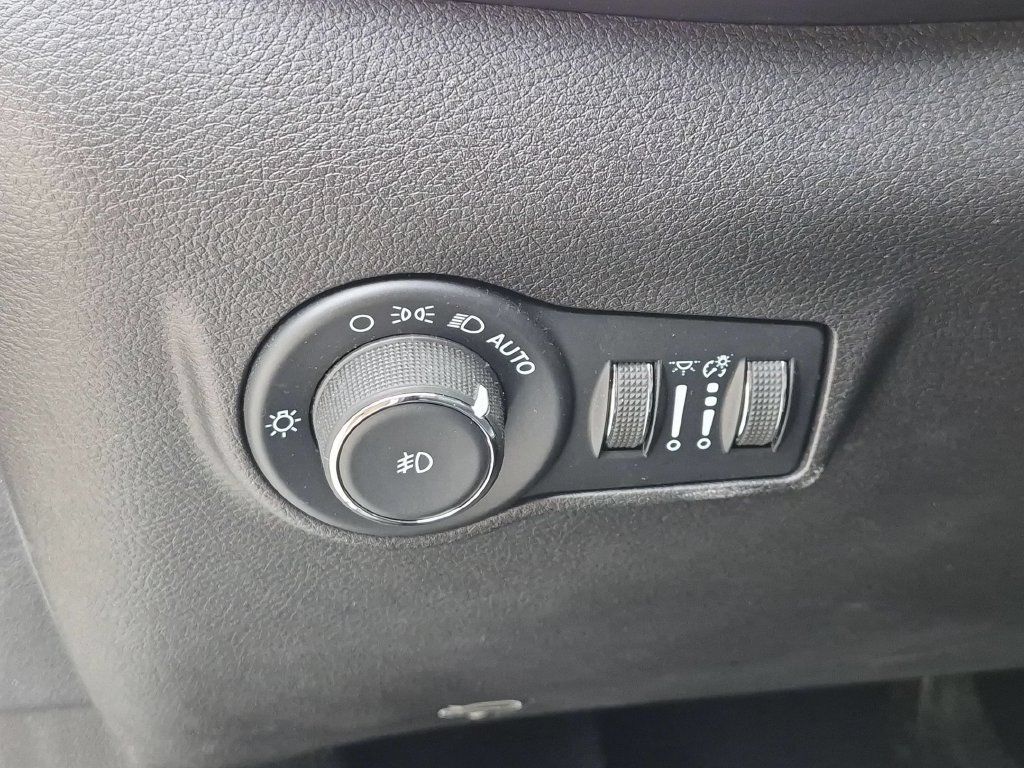 Used 2022 Jeep Compass Limited w/ Sun and Sound Group AWD/4WD image 15
