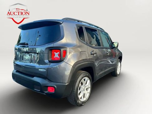 Used 2017 Jeep Renegade Latitude w/ Cold Weather Group AWD/4WD image 5