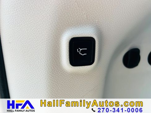 Used 2019 Jeep Cherokee Limited FWD image 30