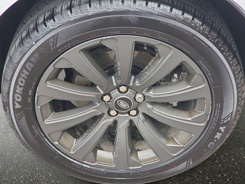 Used 2018 Land Rover Range Rover Velar R-Dynamic SE image 36