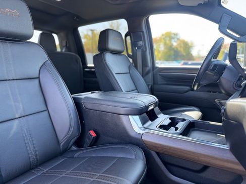 Used 2024 Chevrolet Silverado 3500 High Country w/ High Country Premium Package image 11