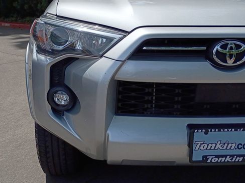 Used 2021 Toyota 4Runner SR5 AWD/4WD image 10