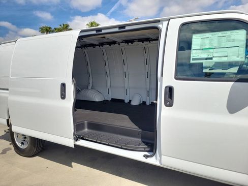 New 2026 Chevrolet Express 3500 Extended RWD image 14