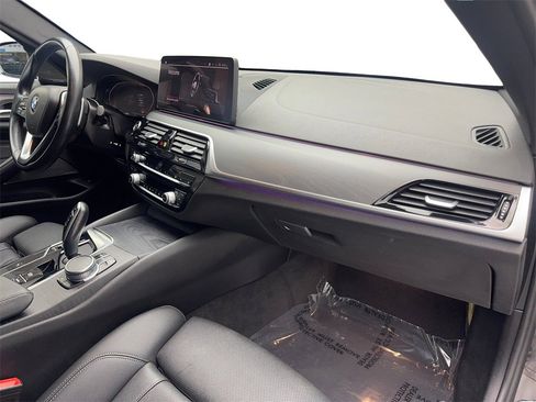 Used 2022 BMW 530i w/ Premium Package image 52