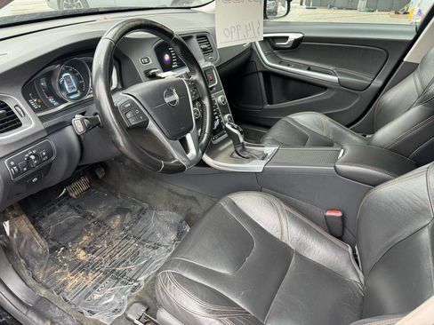 Used 2016 Volvo V60 T5 Cross Country w/ Convenience Package image 10
