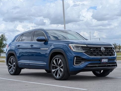 Used 2025 Volkswagen Atlas Cross Sport SEL Premium R-Line image 3