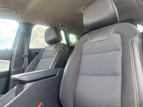 Used 2025 Chevrolet Trax LT FWD image 34