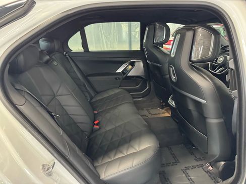 Used 2024 BMW 740i image 37