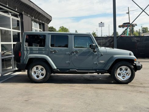 Used 2014 Jeep Wrangler Unlimited Sahara w/ Connectivity Group AWD/4WD image 5