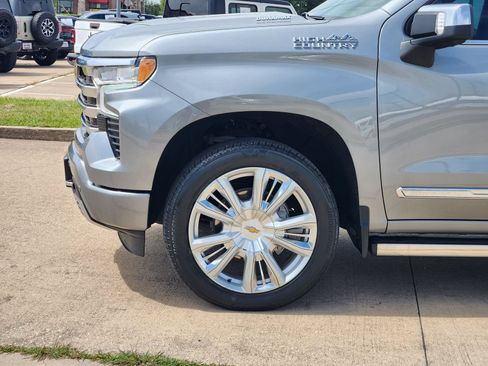 Used 2024 Chevrolet Silverado 1500 High Country w/ High Country Premium Package AWD/4WD image 10