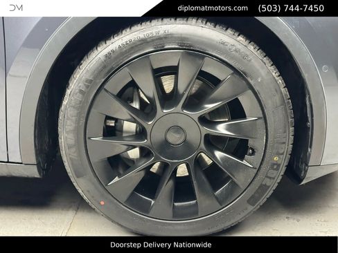 Used 2022 Tesla Model Y Long Range image 27