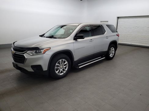 Used 2018 Chevrolet Traverse LS FWD image 2