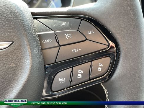 Used 2024 Chrysler Pacifica Limited w/ S Appearance Package image 18