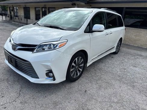 Used 2019 Toyota Sienna Limited Premium FWD image 2
