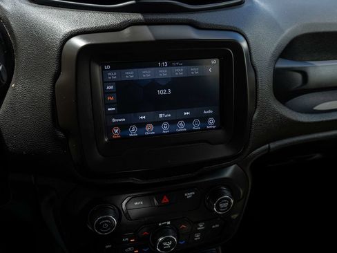 Used 2019 Jeep Renegade Latitude w/ Cold Weather Group AWD/4WD image 21