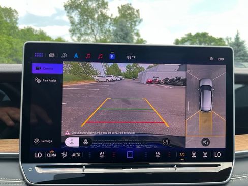 Certified 2025 Volkswagen Tiguan SEL R-Line AWD/4WD image 18