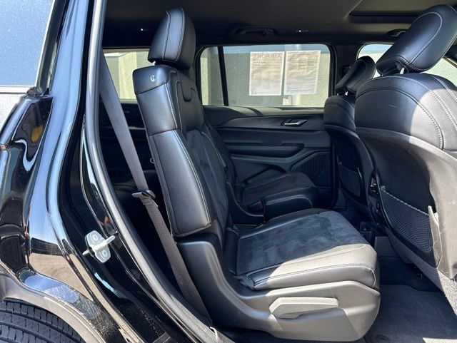 Used 2024 Jeep Grand Cherokee L Altitude AWD/4WD image 11