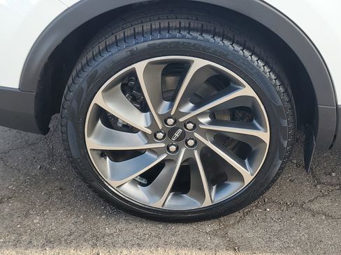 Certified 2022 Lincoln Nautilus Reserve w/ Equipment Group 202A image 7