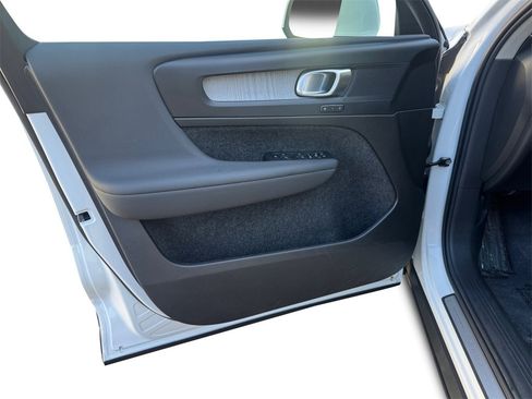 Certified 2025 Volvo XC40 B5 Core image 10