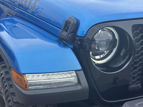 Used 2023 Jeep Gladiator Sport AWD/4WD image 10