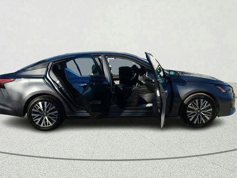 Used 2025 Nissan Altima 2.5 SV image 14