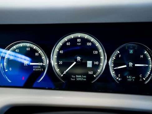 Used 2019 Rolls-Royce Phantom Sedan RWD image 32