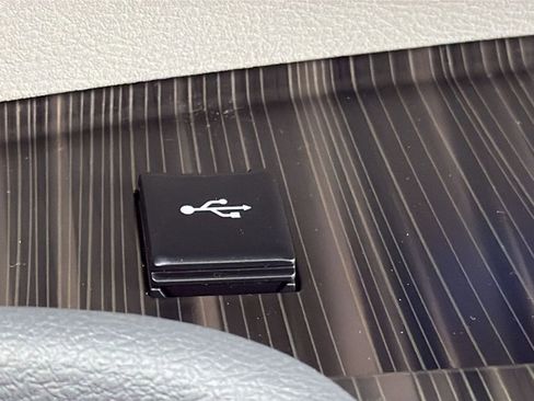 Certified 2024 Toyota Sienna Limited image 27