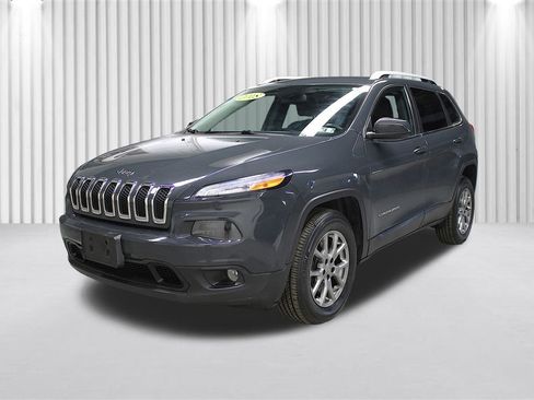 Certified 2018 Jeep Cherokee Latitude Plus w/ Cold Weather Group AWD/4WD image 8
