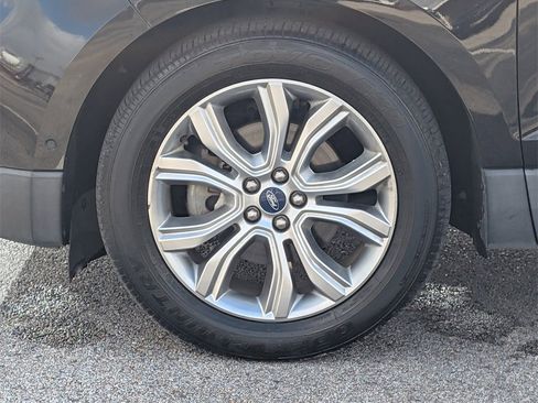 Used 2019 Ford Edge Titanium w/ Equipment Group 301A image 9
