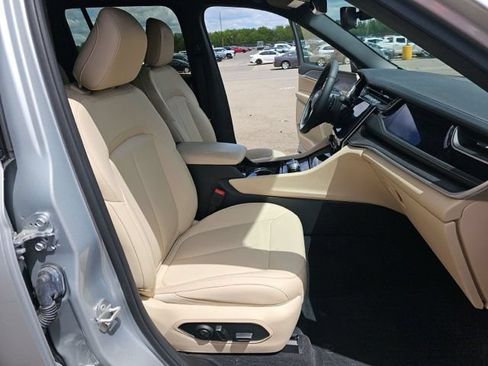 Used 2023 Jeep Grand Cherokee 4WD 4xe image 9